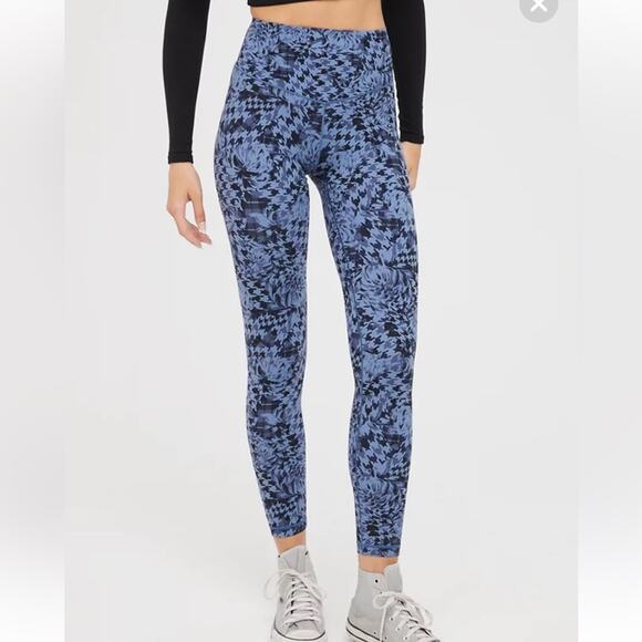 Offline by aerie Real Me Xtra Hold Up Mid Rise Leggings in Marbled Blue Sz S NEW - Picture 1 of 13